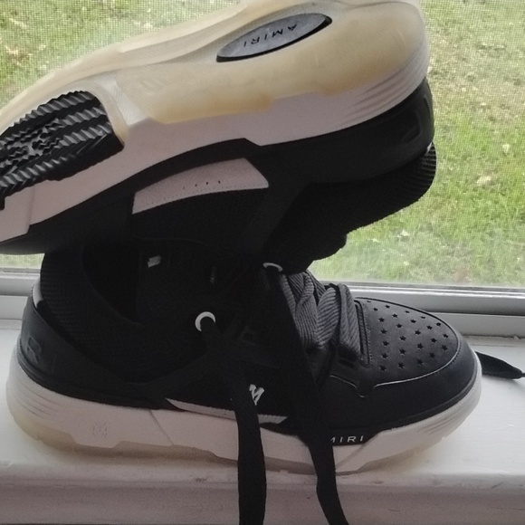 Trying to start a shoe selling business - Picture 3 of 3